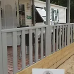 Mobil'home Climatise 4 Pers Les Pommes De Pin La Palmyre Proche Zoo Et Plages キャンプ場